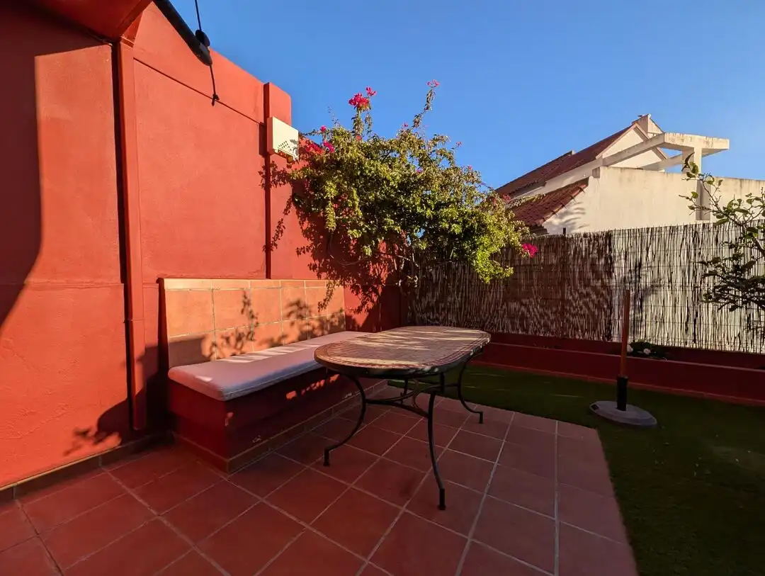 Terraza de Casa adosada de alquiler en La Línea de la Concepción con Aire acondicionado, Calefacción y Jardín privado