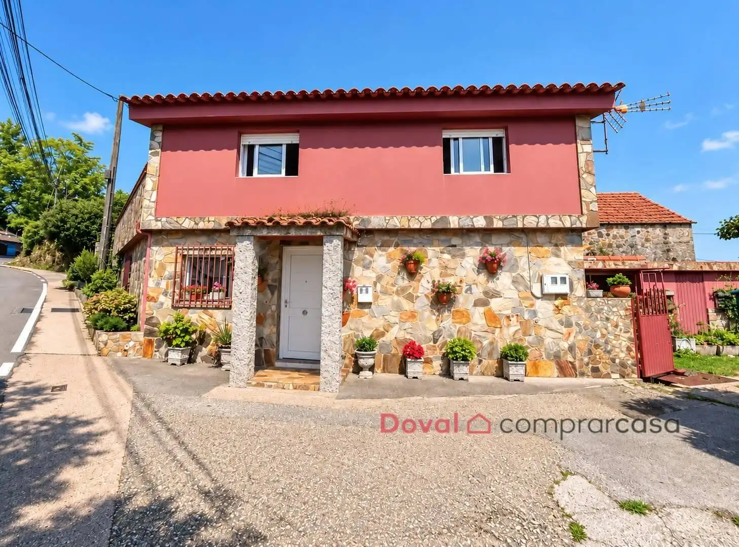 Exterior view of Houses for sale in Valadares - Beade