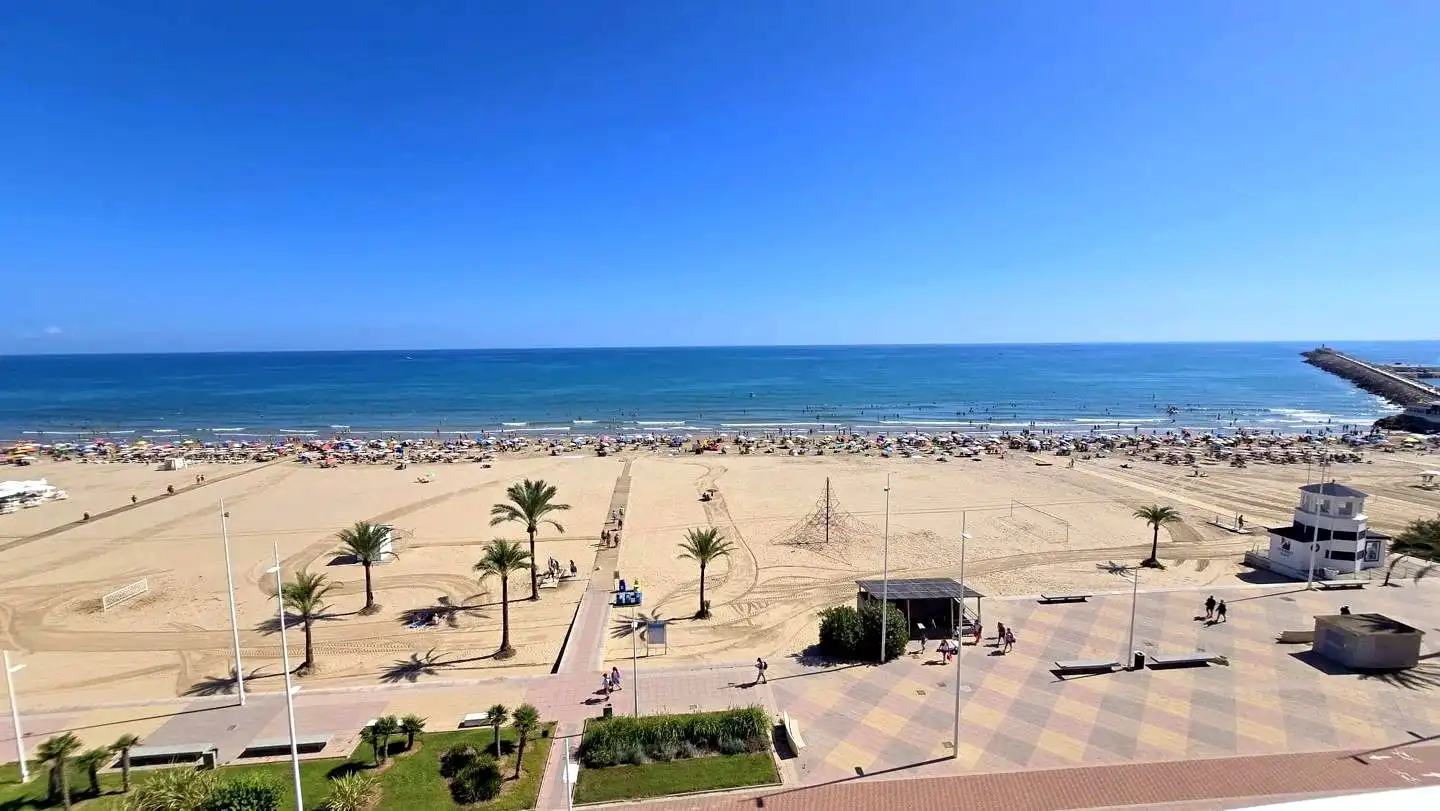 Attico con piscina in affitto a Passeig Marítim de Neptú 25, imagen 2