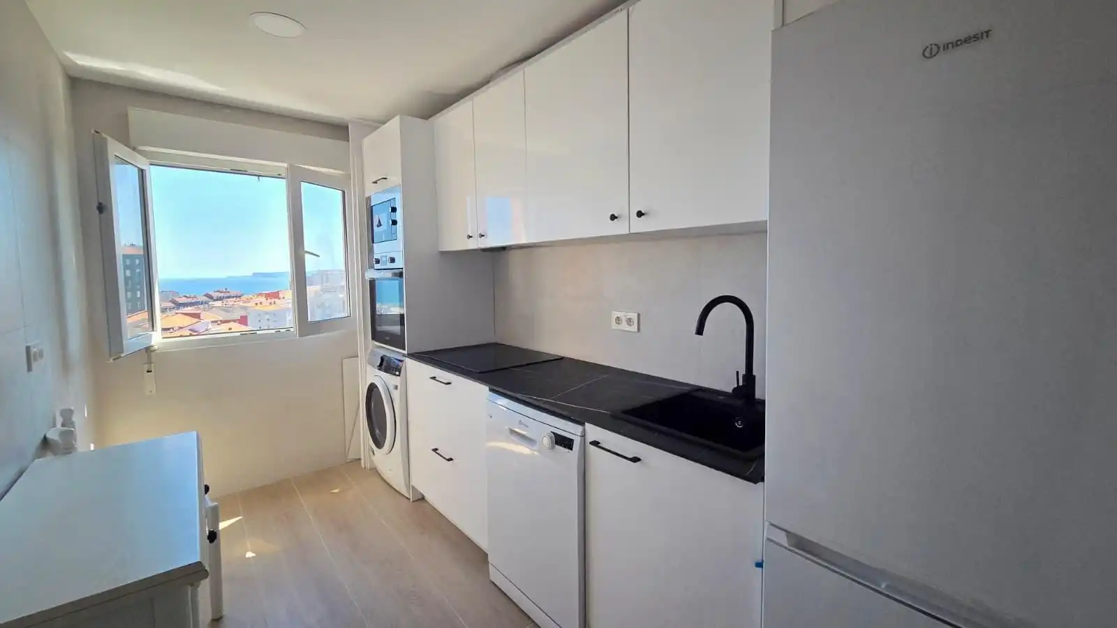 Küche von Wohnung zur Miete in Santander mit Heizung, Parkett und Terrasse