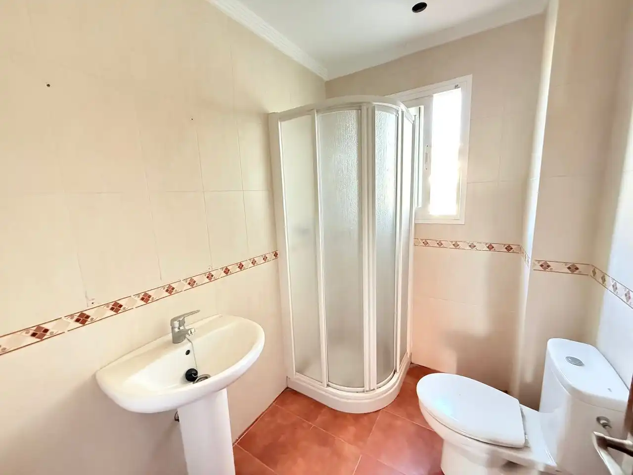 Badezimmer von Maisonette zum Verkauf in Torrox mit Gemeinschaftspool