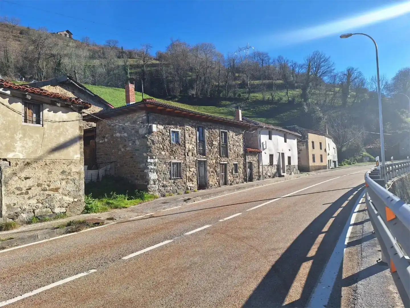 Vista exterior de Casa o xalet en venda en Lena