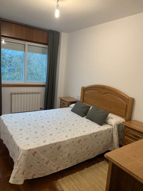 Bedroom of Flat to rent in Pontevedra Capital   with Heating, Parquet flooring and Storage room