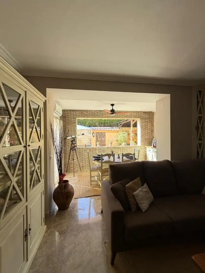 Sala de estar de Casa o chalet en venta en Montequinto con Aire acondicionado, Jardín privado y Terraza