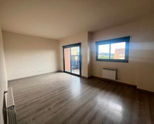Schlafzimmer von Wohnung miete in El Papiol mit Heizung, Terrasse und Schwimmbad