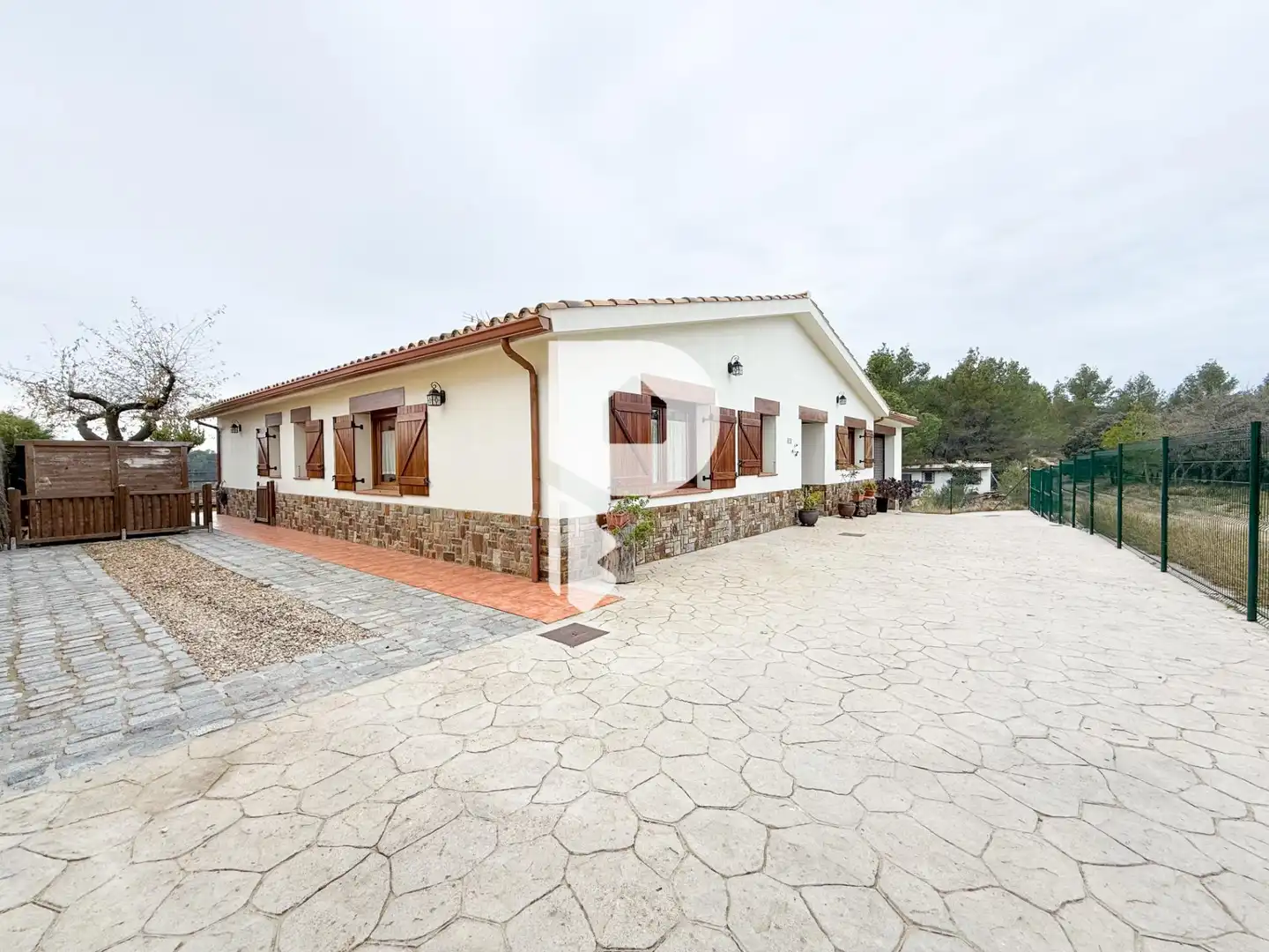 Exterior view of Houses for sale in Rubí  with Private garden, Terrace and Balcony