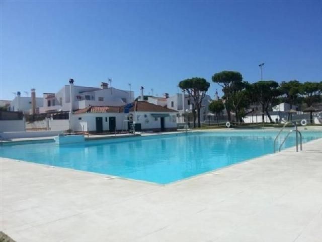 Piscina de Casa adosada en venta en Chiclana de la Frontera