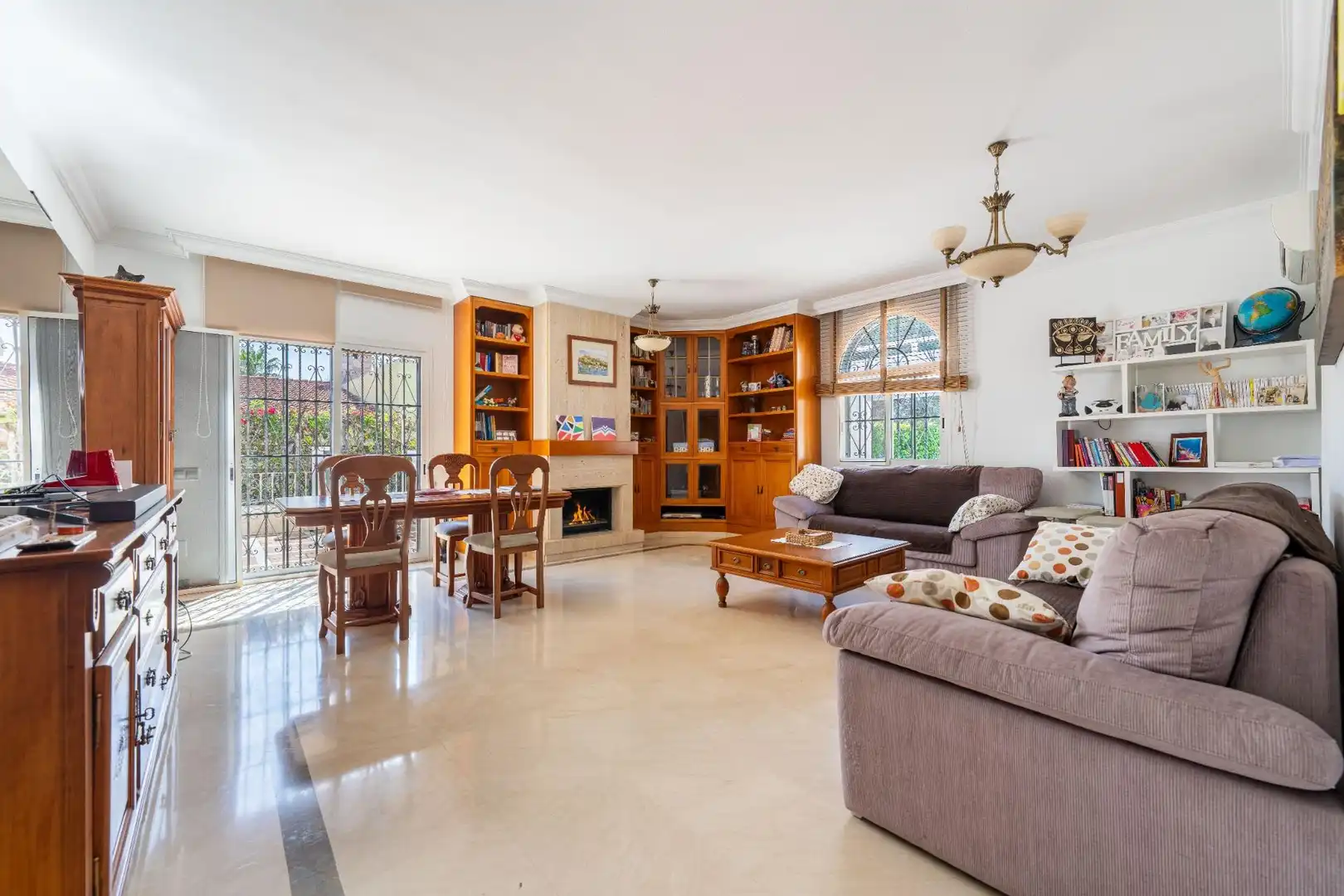 Sala de estar de Casa o chalet en venta en Roquetas de Mar con Aire acondicionado, Calefacción y Jardín privado