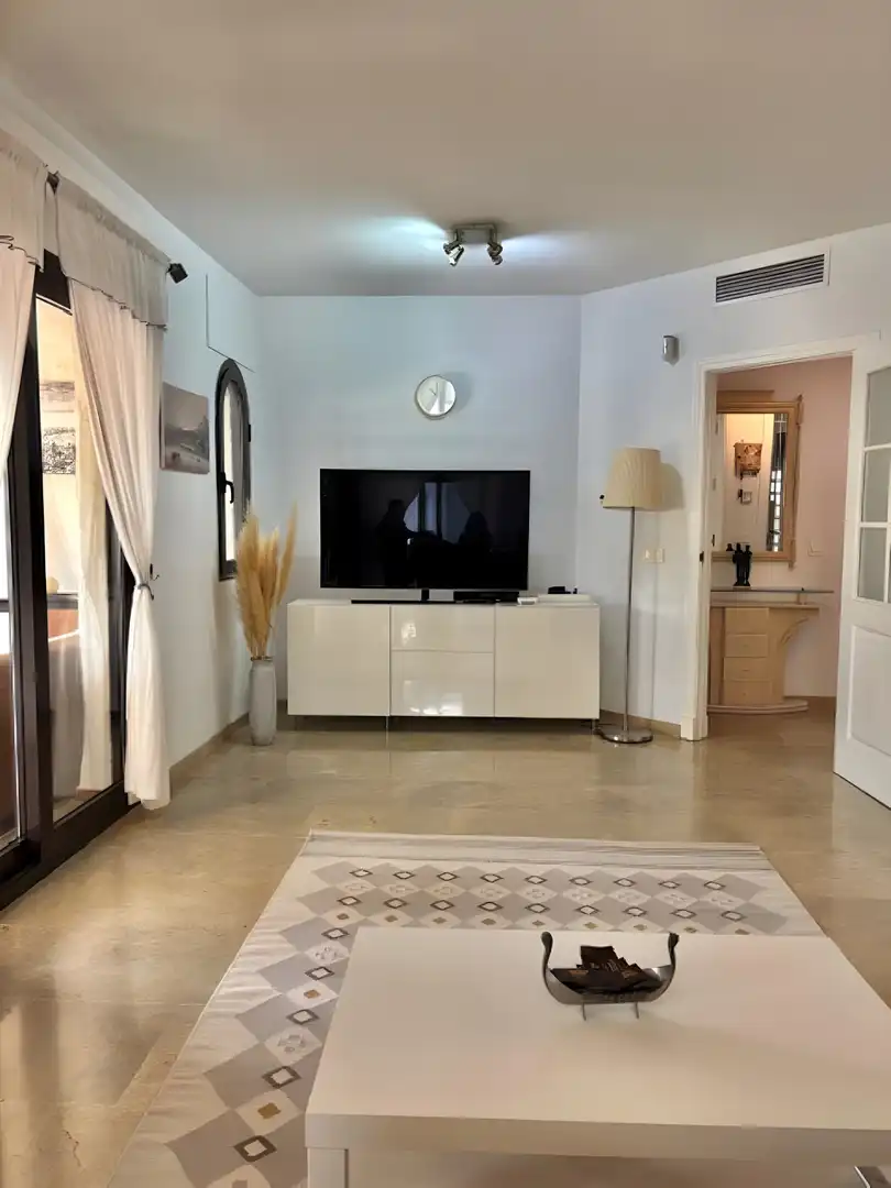 Wohnzimmer von Dachboden zum Verkauf in Marbella mit Klimaanlage, Terrasse und Schwimmbad