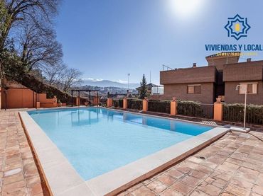 Pis amb piscina en venda a Centro