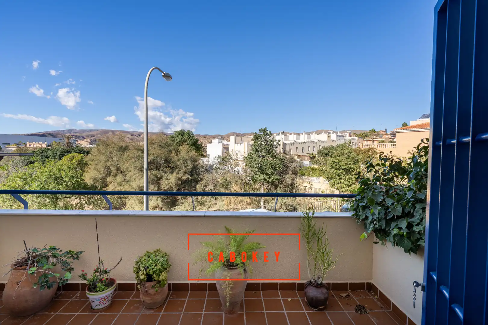 Vista exterior de Casa adosada en venda en Almería amb Aire condicionat, Calefacció i Terrassa