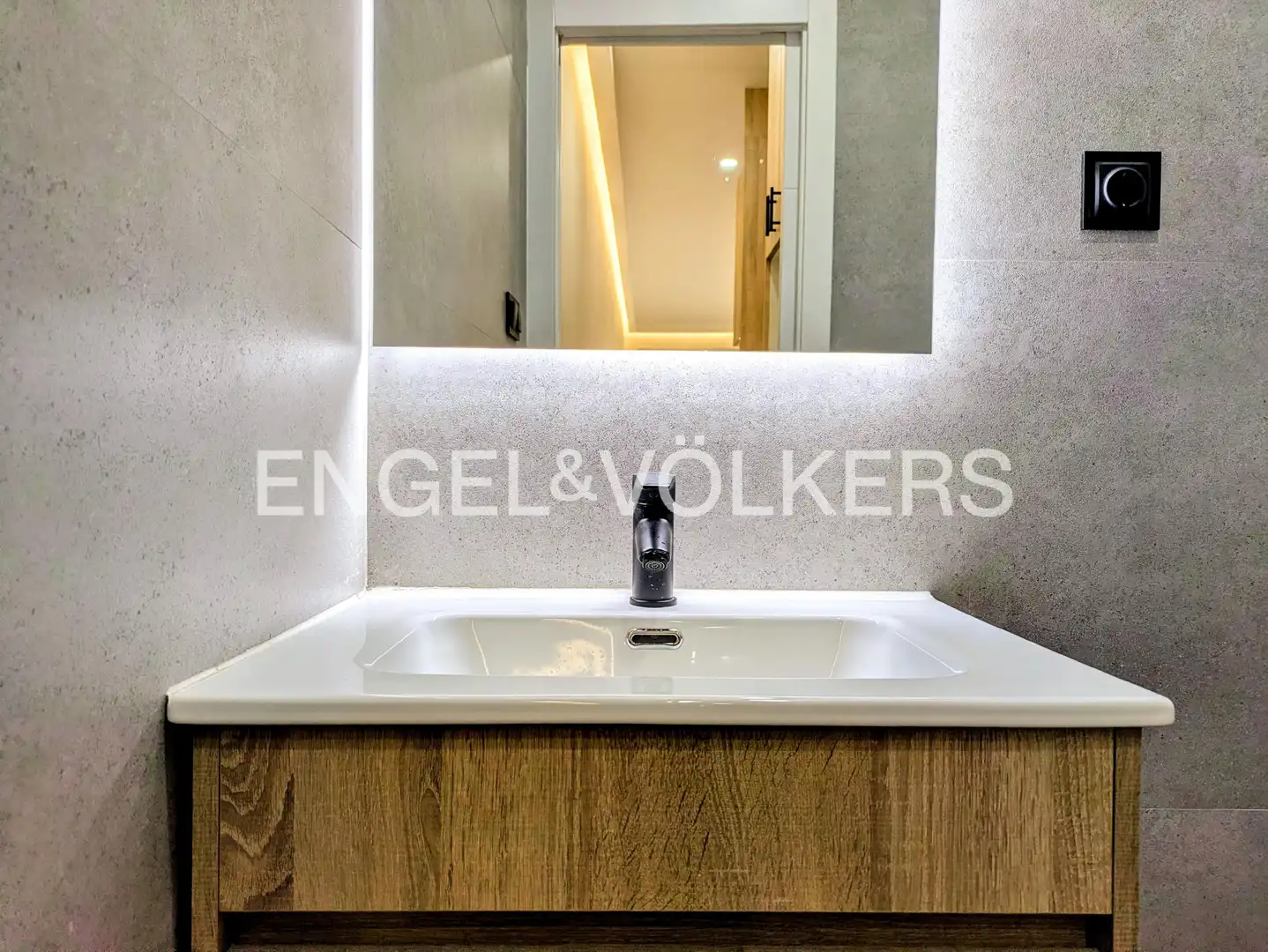 Bathroom of Flat for sale in Barcelona  with Air Conditioner and Heating