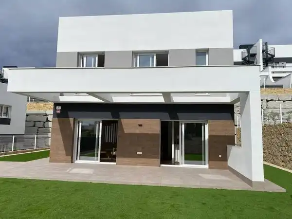 Villa avec piscine à vendre à Avenida Barcelona