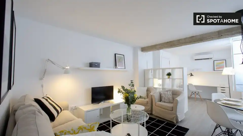 Living room of Flat for rent in Valencia  with Air Conditioner, Heating and Furnished
