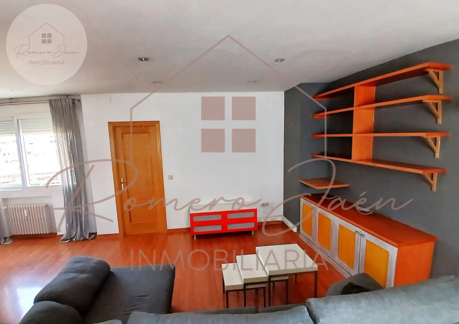 Sala de estar de Piso de alquiler en  Jaén Capital con Aire acondicionado, Calefacción y Amueblado