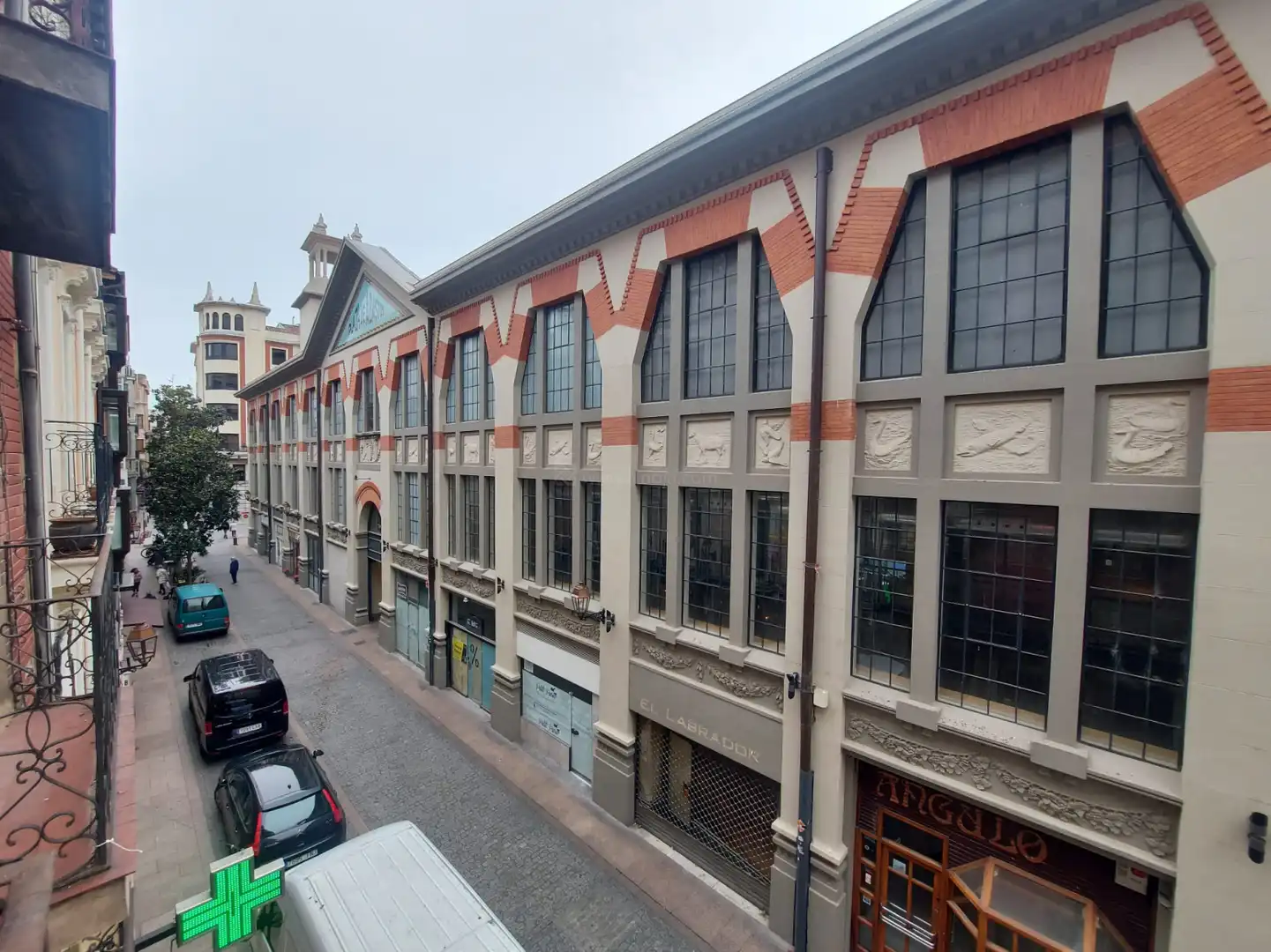 Vista exterior de Edificio en venta en  Logroño