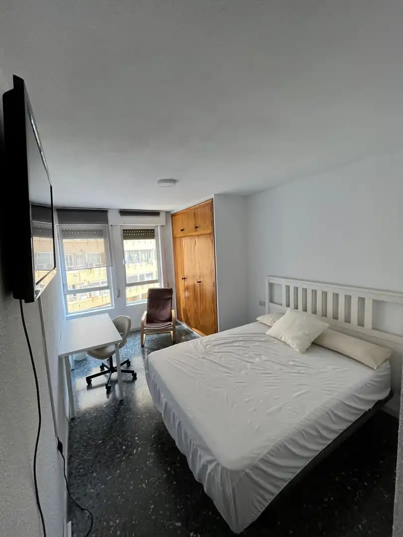 Habitación de Piso de alquiler en Elche / Elx con Jardín privado, Terraza y Amueblado