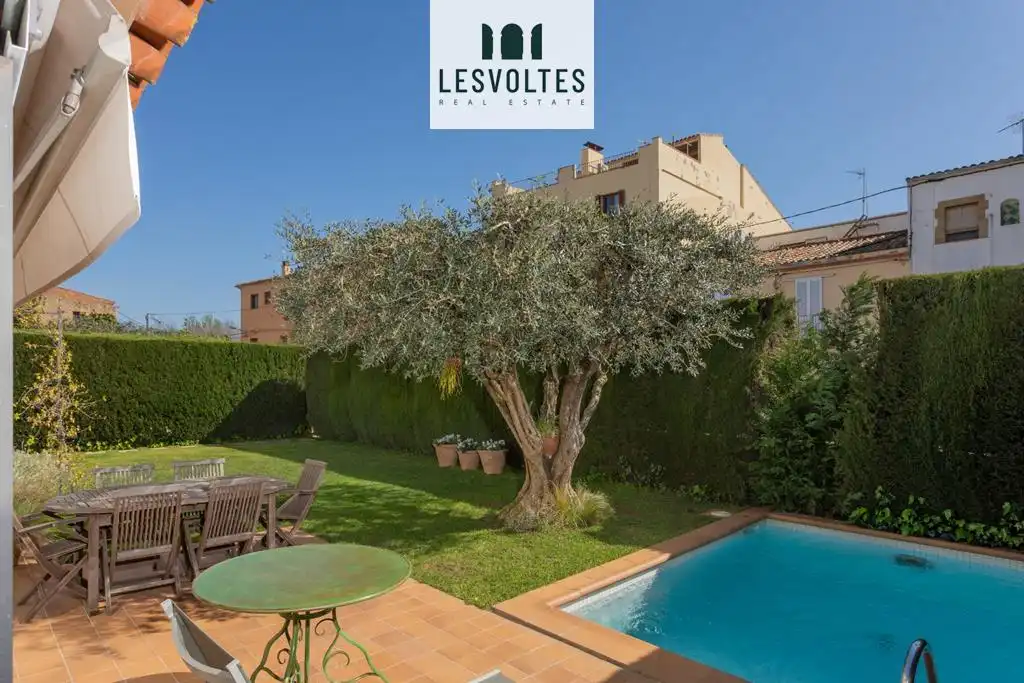Vista exterior de Casa o chalet en venta en La Bisbal d'Empordà con Aire acondicionado, Calefacción y Jardín privado
