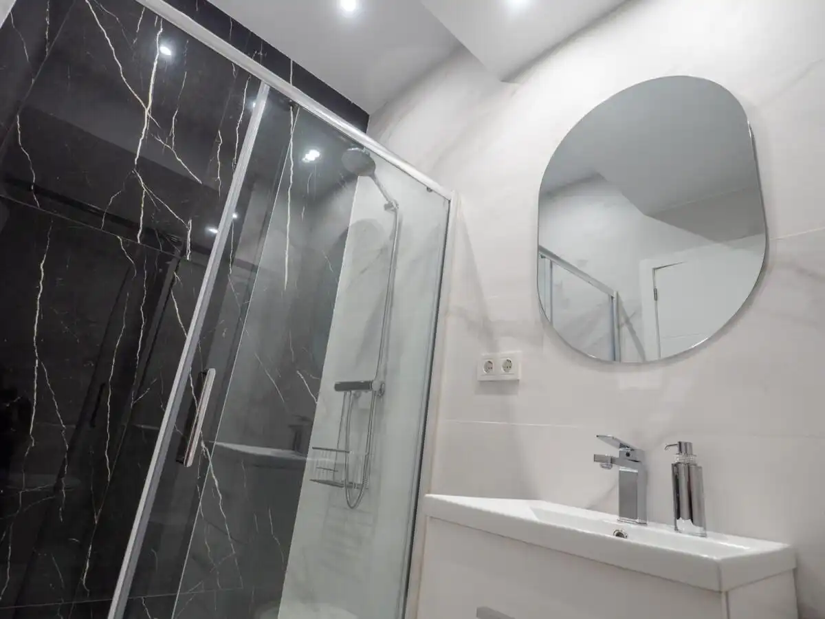 Badezimmer von Wohnungen zum Verkauf in Córdoba mit Klimaanlage, Heizung und Möbliert