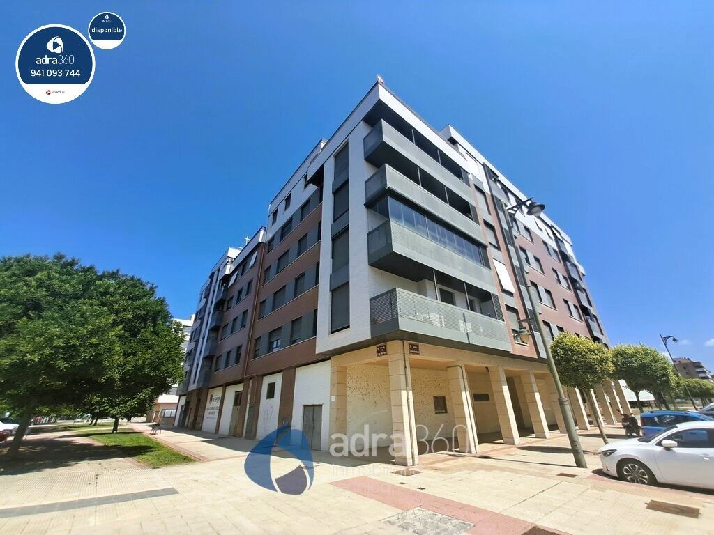 Vista exterior de Local en venda en  Logroño