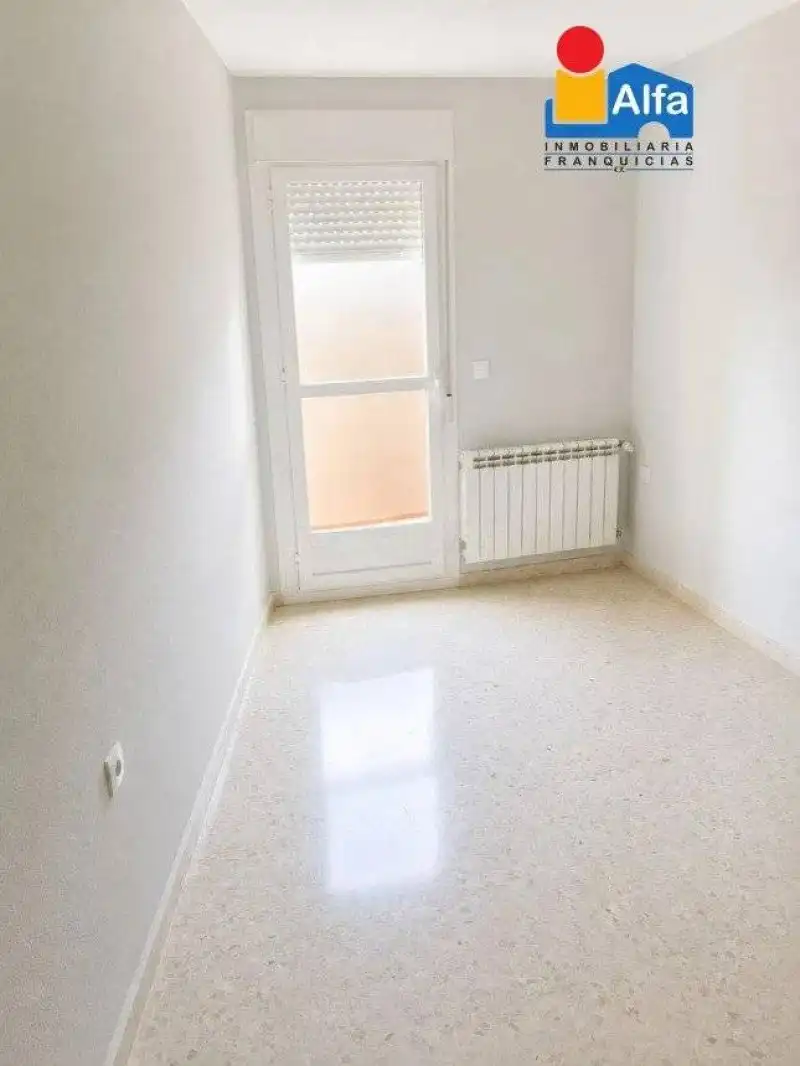 Habitación de Piso en venta en Cáceres con Aire acondicionado, Jardín privado y Terraza