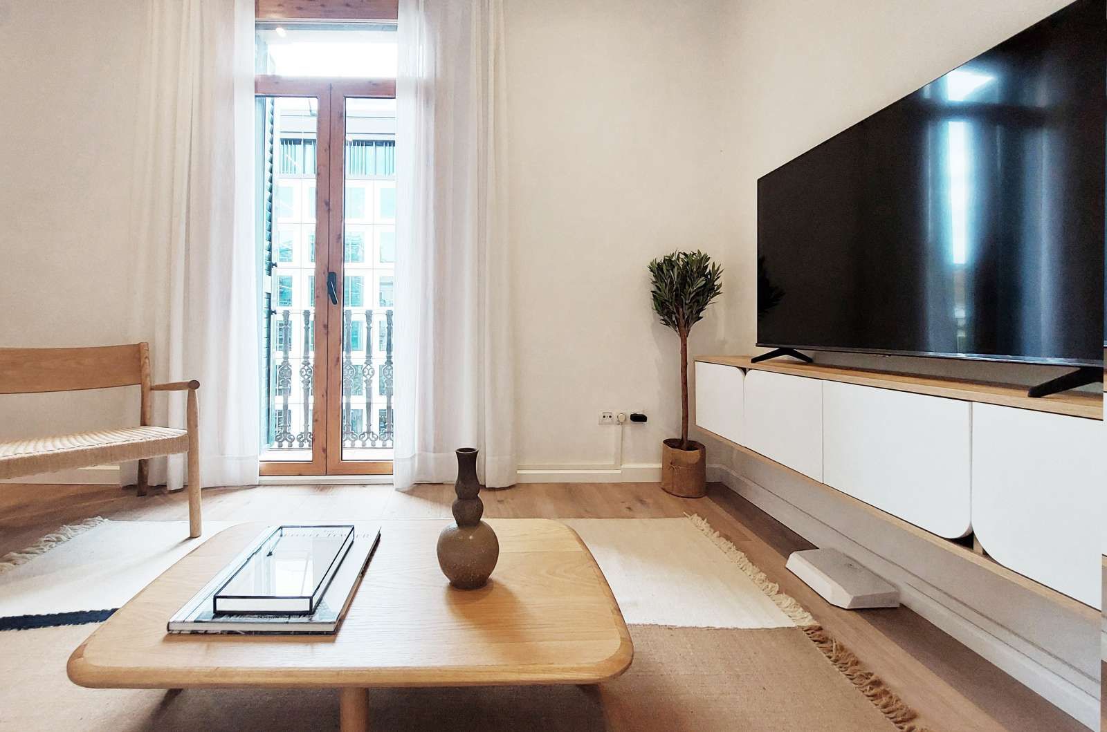 Living room of Apartment to share in  Barcelona Capital  with Air Conditioner, Heating and Terrace