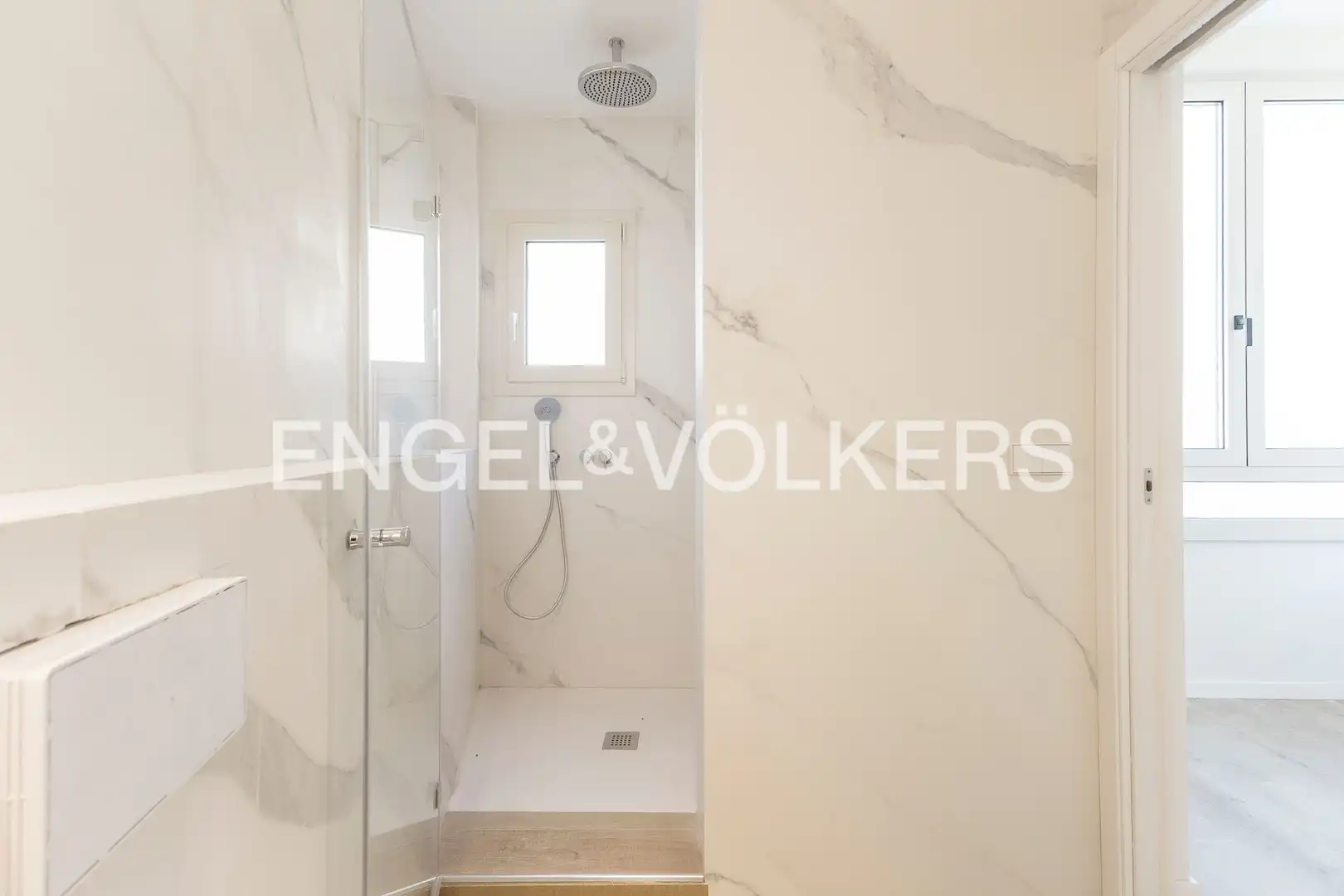 Baño de Piso de alquiler en Barcelona con Aire acondicionado, Calefacción y Parquet