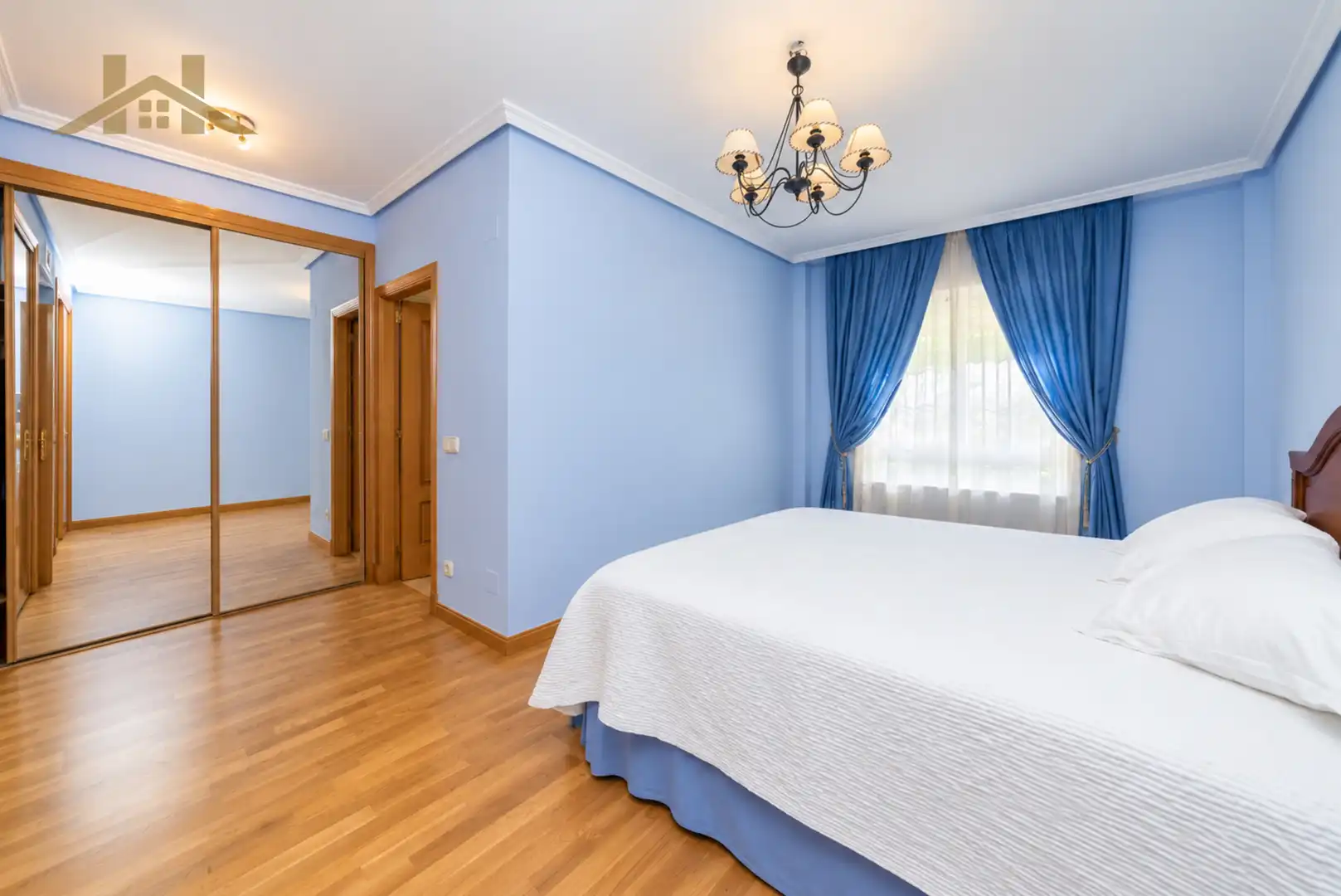 Habitación de Casa adosada en venta en Majadahonda con Aire acondicionado, Calefacción y Jardín privado