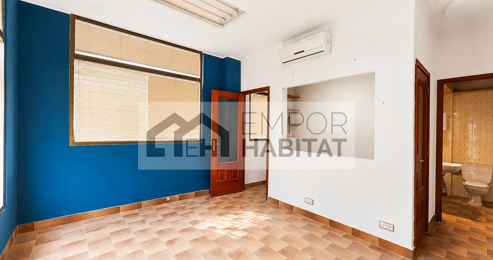 Sala d'estar de Casa adosada en venda en Colera amb Aire condicionat i Balcó