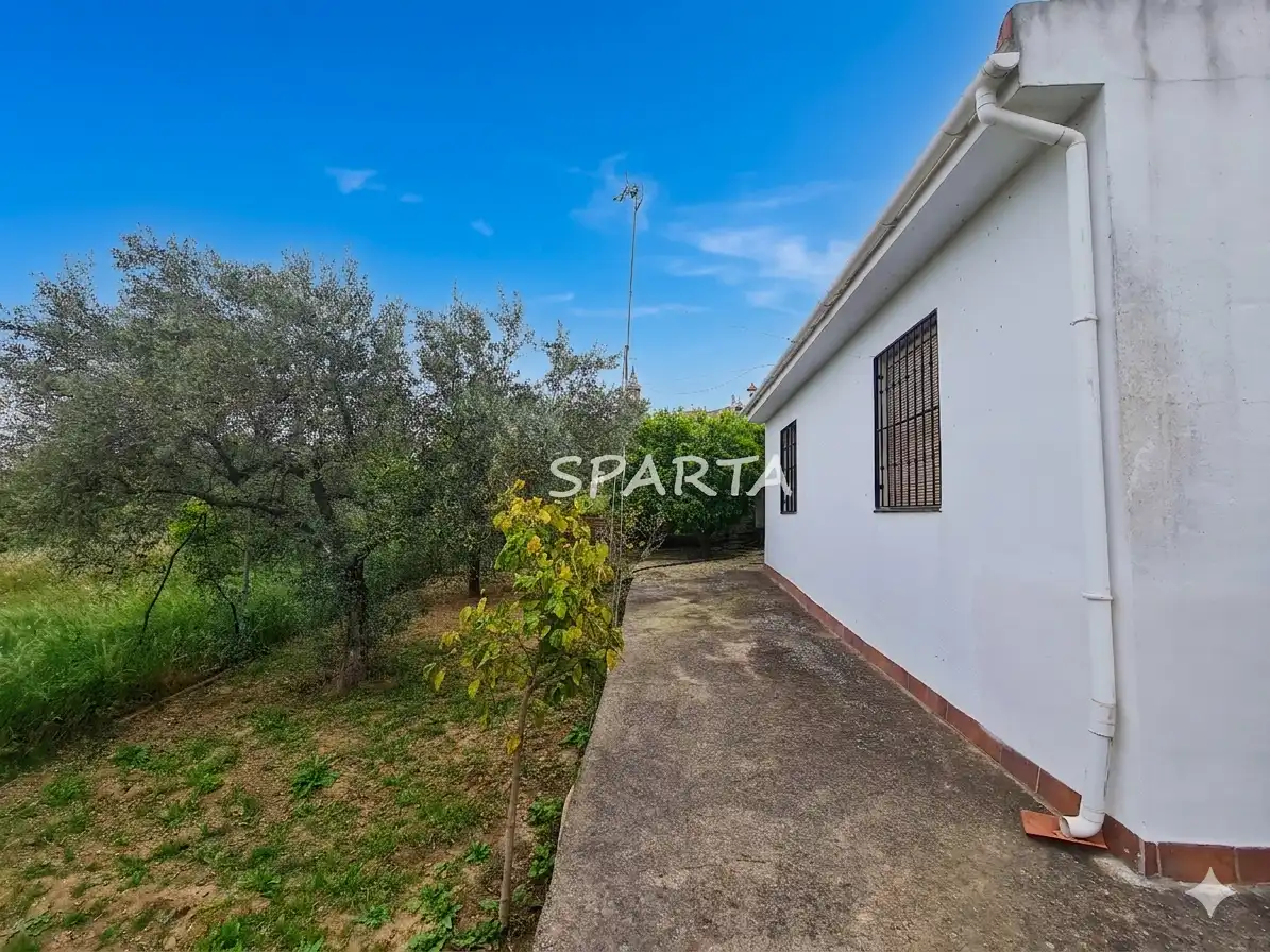 Country house zum Verkauf in Sanlúcar la Mayor mit Privatgarten, Schwimmbad und Ofen