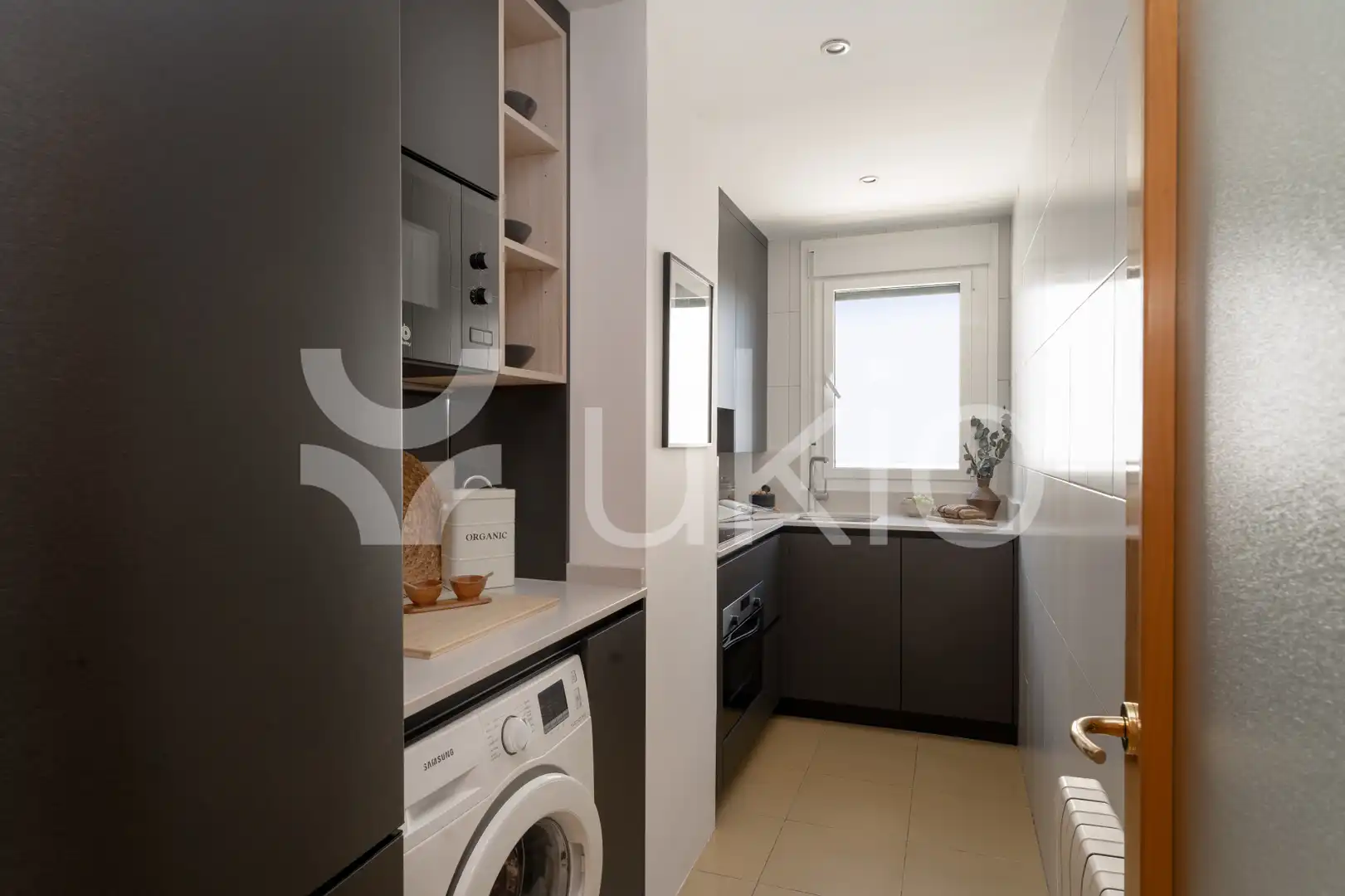 Cuina de Apartament de lloguer en Madrid amb Aire condicionat, Calefacció i Moblat
