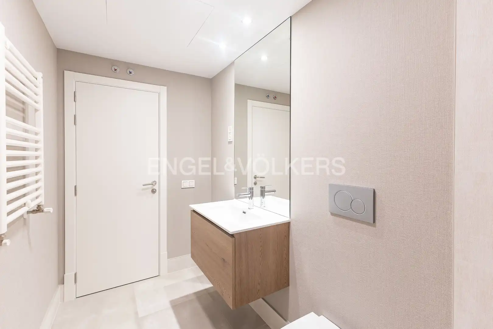 Badezimmer von Wohnung zur Miete in Madrid mit Klimaanlage, Heizung und Abstellraum