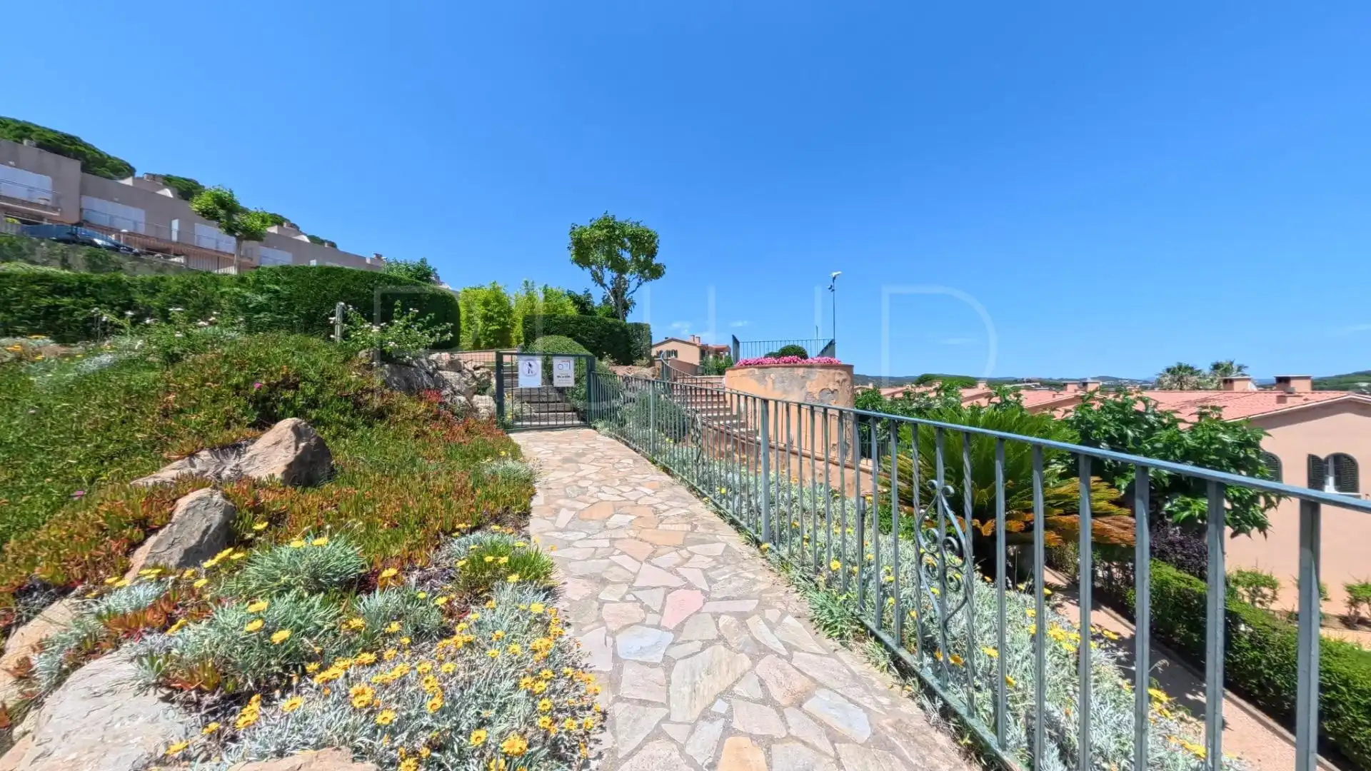 Garten von Einfamilien-Reihenhaus zur Miete in Sant Feliu de Guíxols mit Klimaanlage, Heizung und Privatgarten