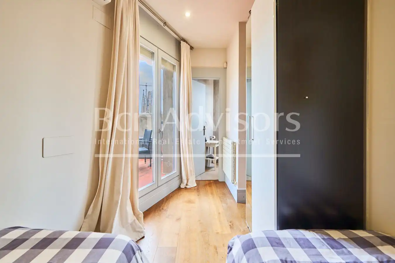 Bedroom of Attic for sale in Barcelona  with Air Conditioner, Heating and Parquet flooring