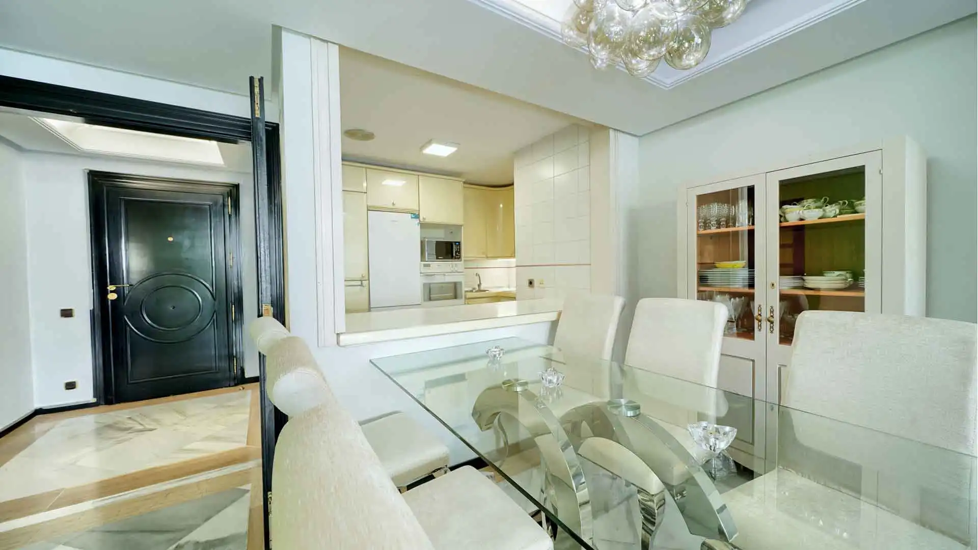 Menjador de Apartament en venda en Marbella amb Aire condicionat, Calefacció i Terrassa