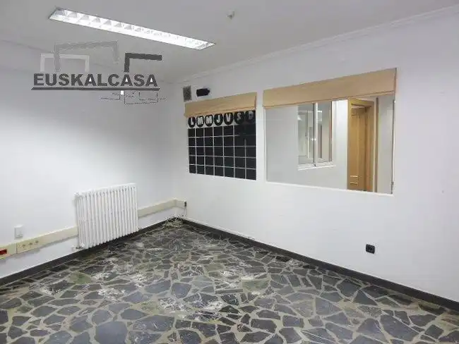 Oficina en venda en Bilbao  amb Calefacció
