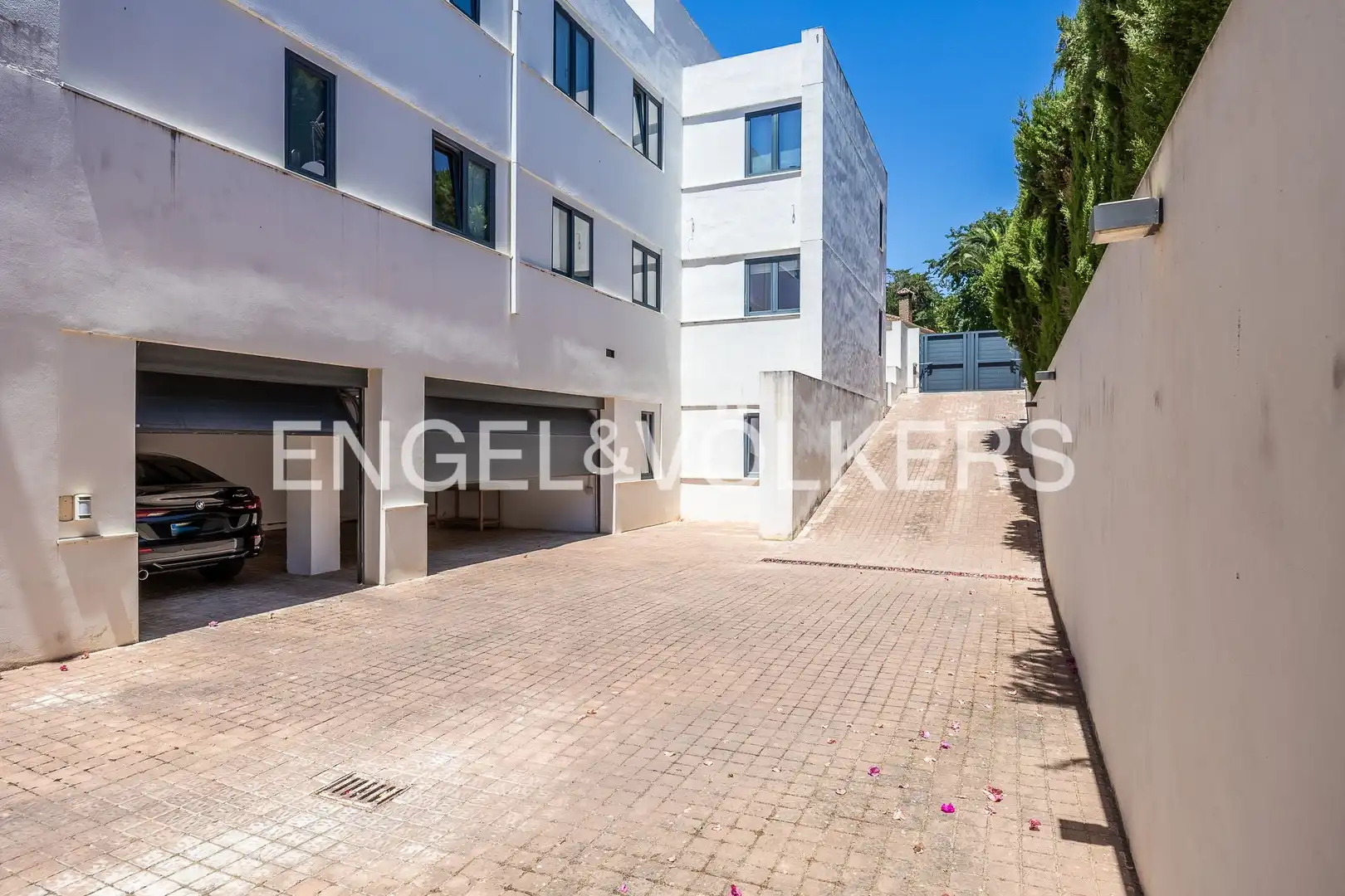 Vista exterior de Casa o chalet en venta en Dos Hermanas con Aire acondicionado, Calefacción y Jardín privado
