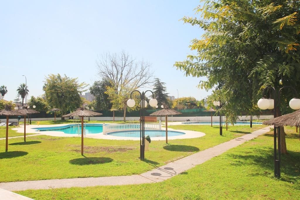 Piscina de Pis en venda en Jerez de la Frontera amb Aire condicionat, Calefacció i Jardí privat
