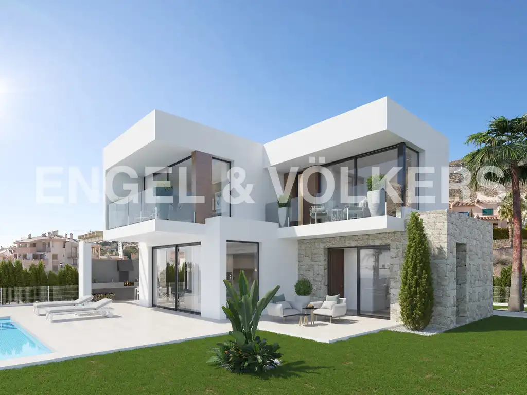 Casa amb piscina en venda a Golf Bahía