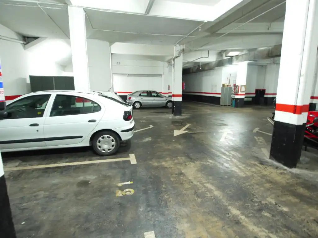 Parkplatz von Garage zum Verkauf in Basauri 