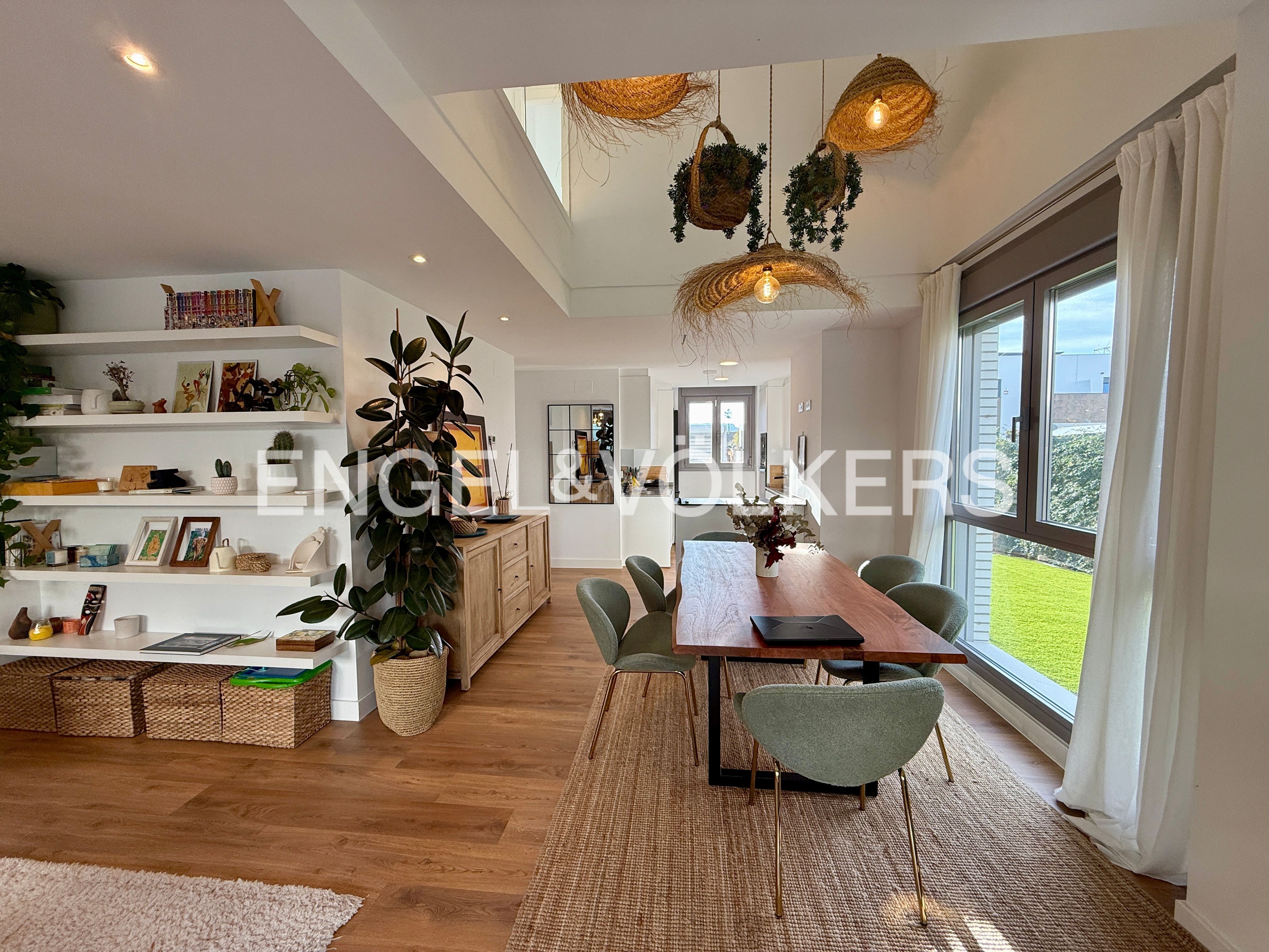 Menjador de Casa o xalet de lloguer en Torrejón de Ardoz amb Aire condicionat, Calefacció i Jardí privat