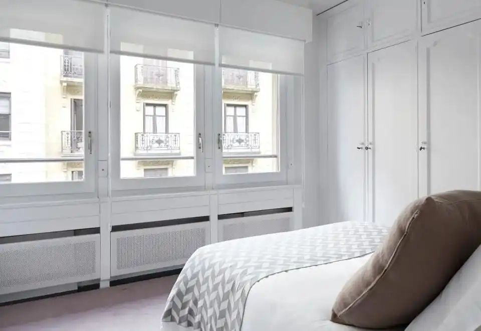 Bedroom of Flat for rent in Donostia - San Sebastián   with Heating, Furnished and Washing machine