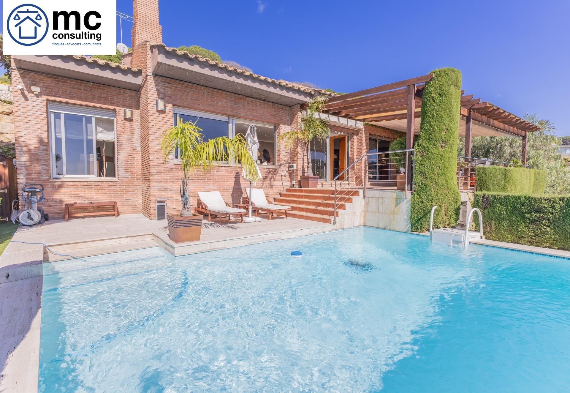 Piscina de Casa o xalet en venda en Cabrils amb Calefacció, Jardí privat i Terrassa
