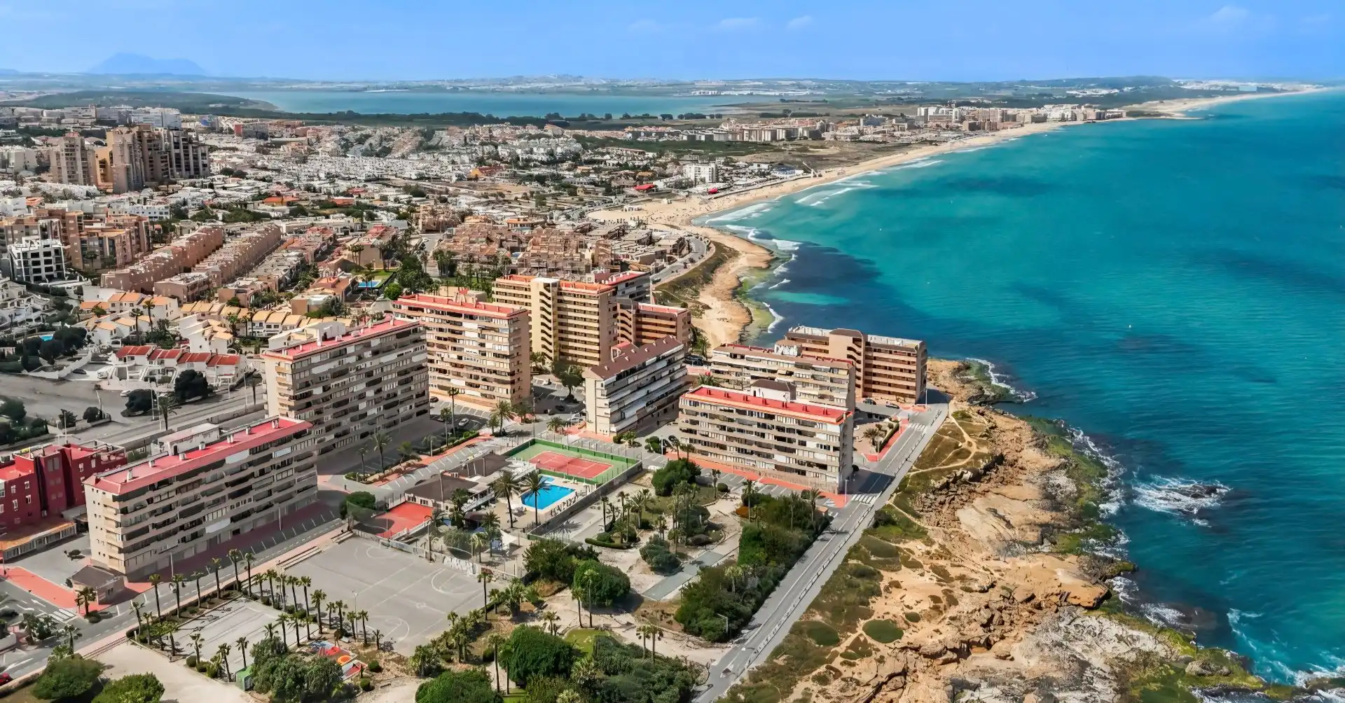 Vista exterior de Apartamento en venta en Torrevieja con Trastero y Amueblado