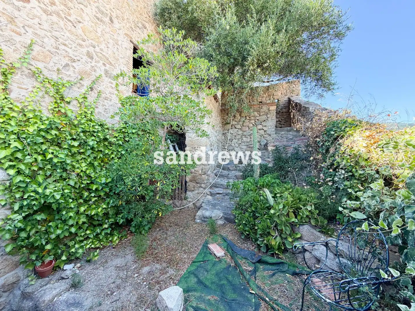Jardí de Finca rústica en venda en Cantallops amb Calefacció i Jardí privat
