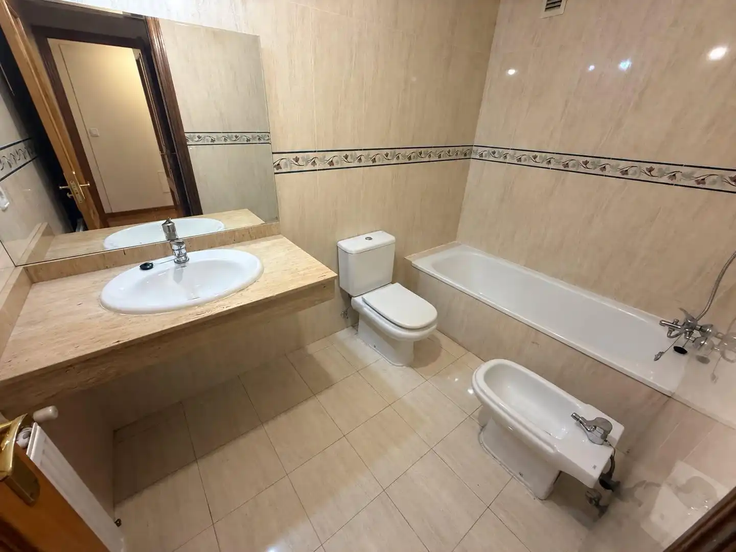 Bathroom of Flat for sale in HUCA - La Cadellada