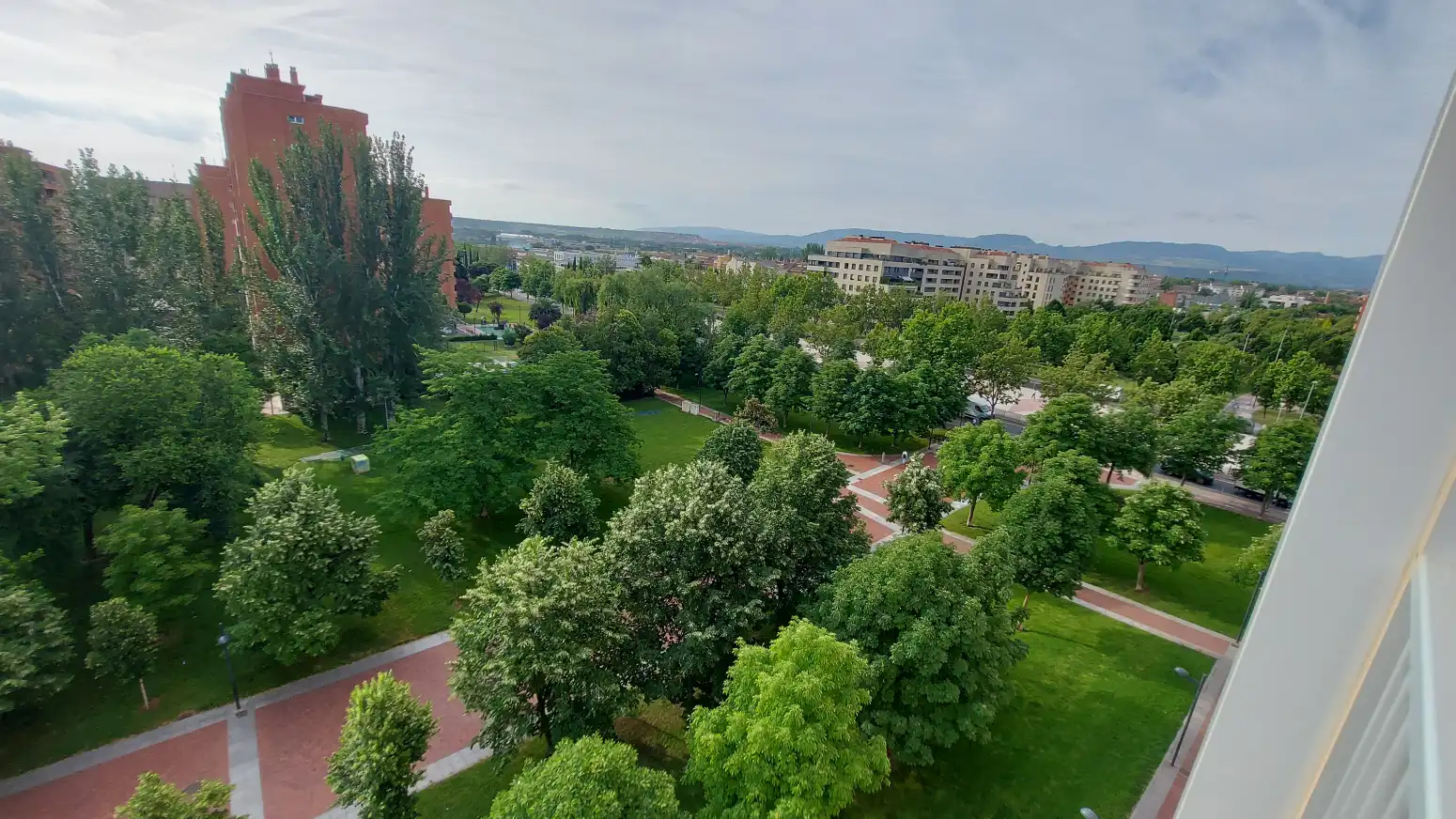 Vista exterior de Piso en venta en  Logroño con Aire acondicionado, Calefacción y Trastero