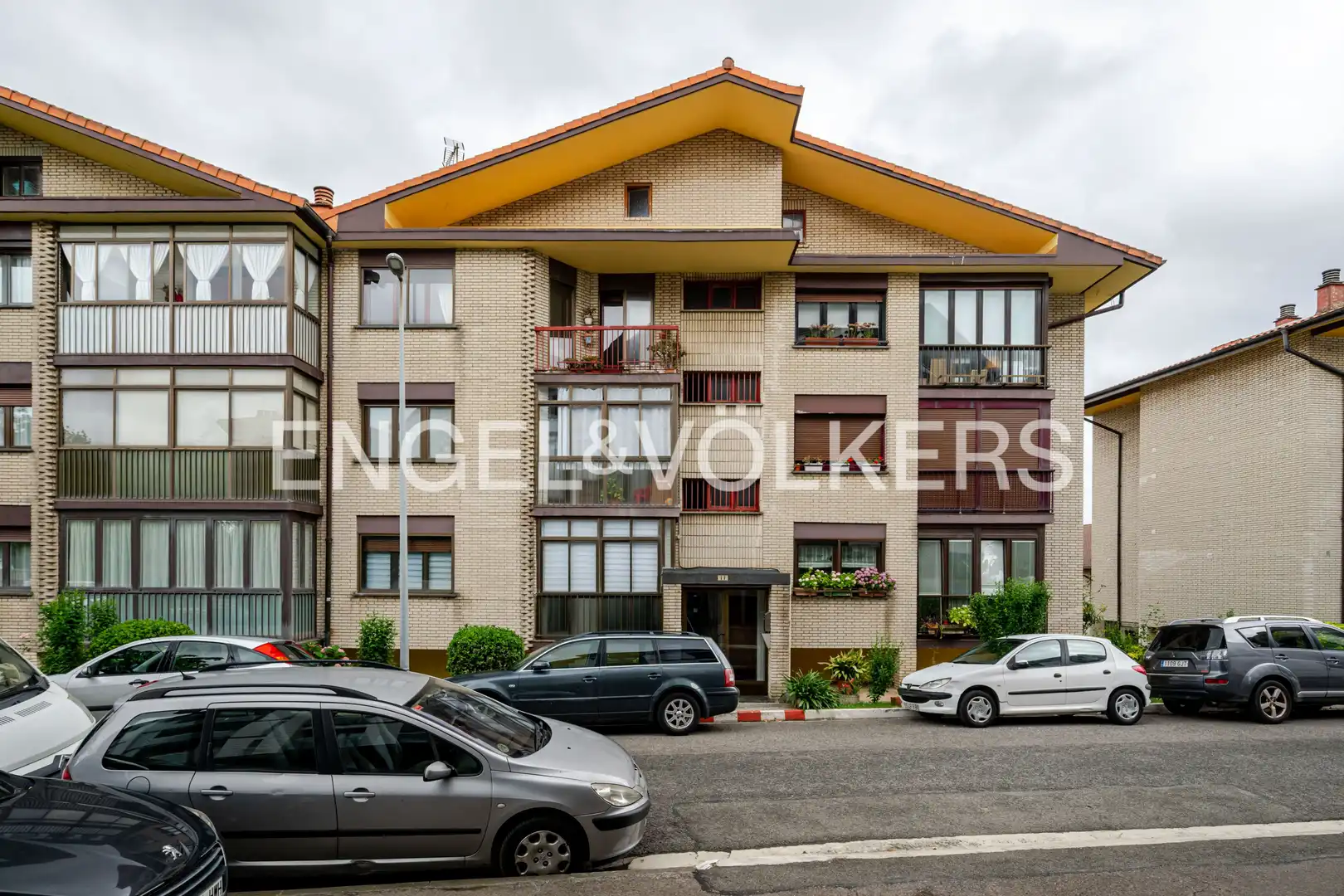 Vista exterior de Pis en venda en Donostia - San Sebastián  amb Calefacció, Terrassa i Traster