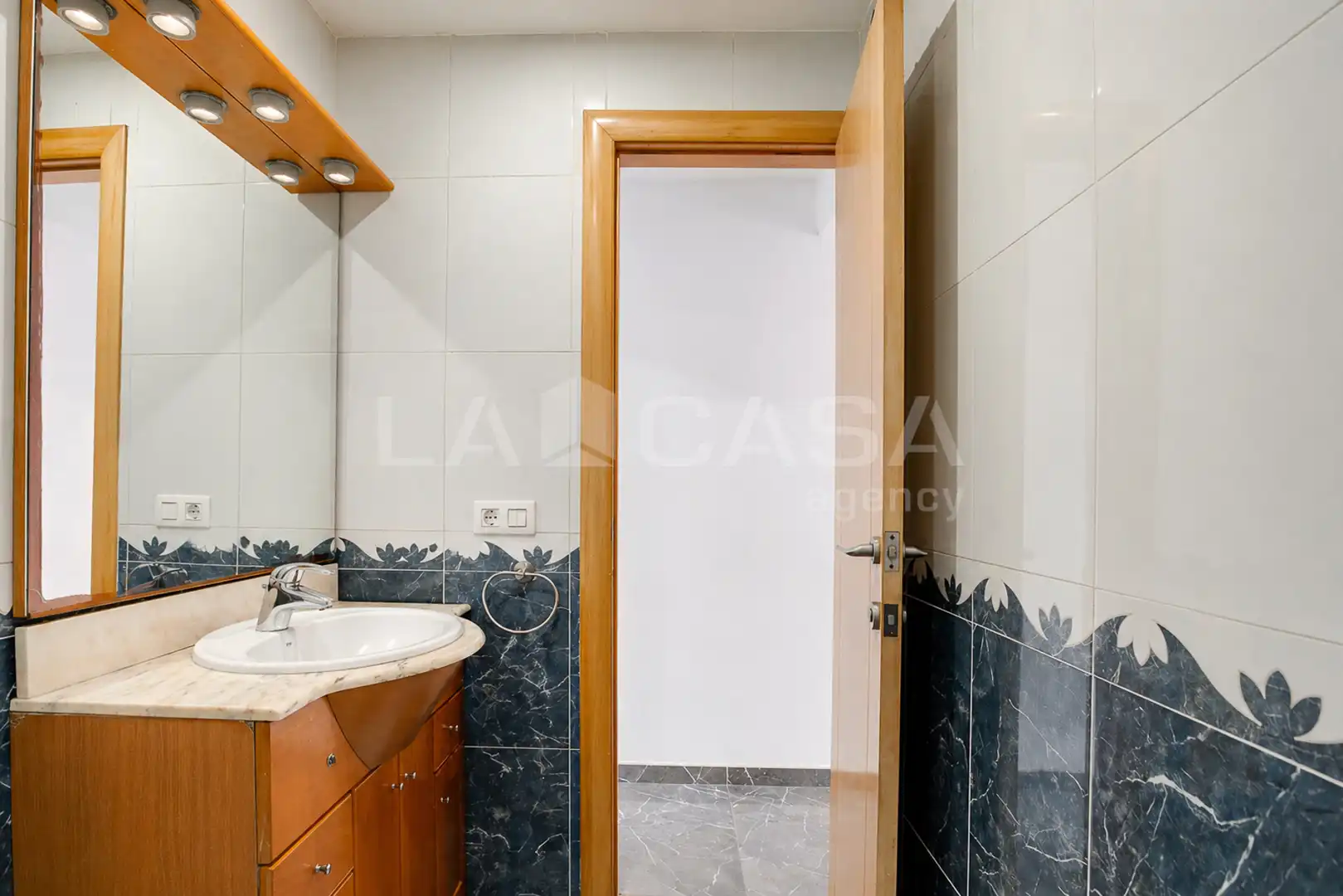 Bany de Casa o xalet en venda en Barcelona amb Aire condicionat, Calefacció i Forn
