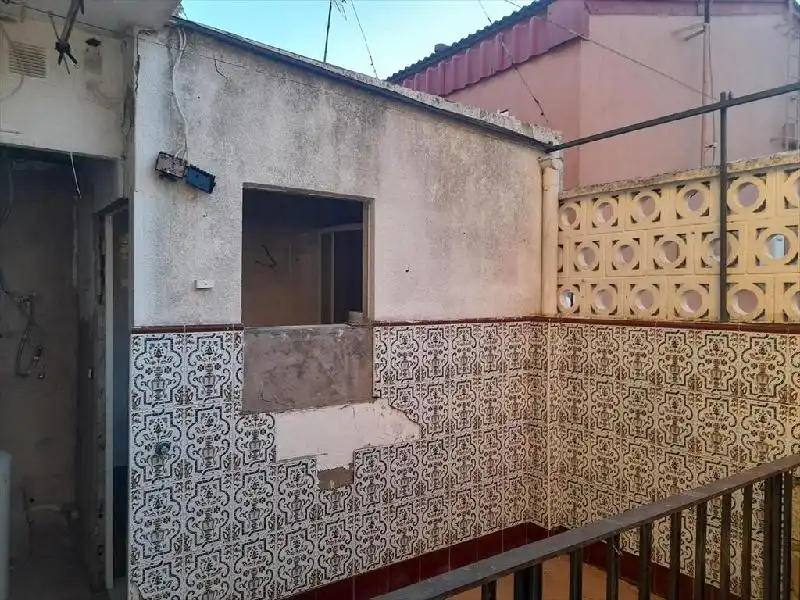 Außenansicht von Einfamilien-Reihenhaus zum Verkauf in Badajoz